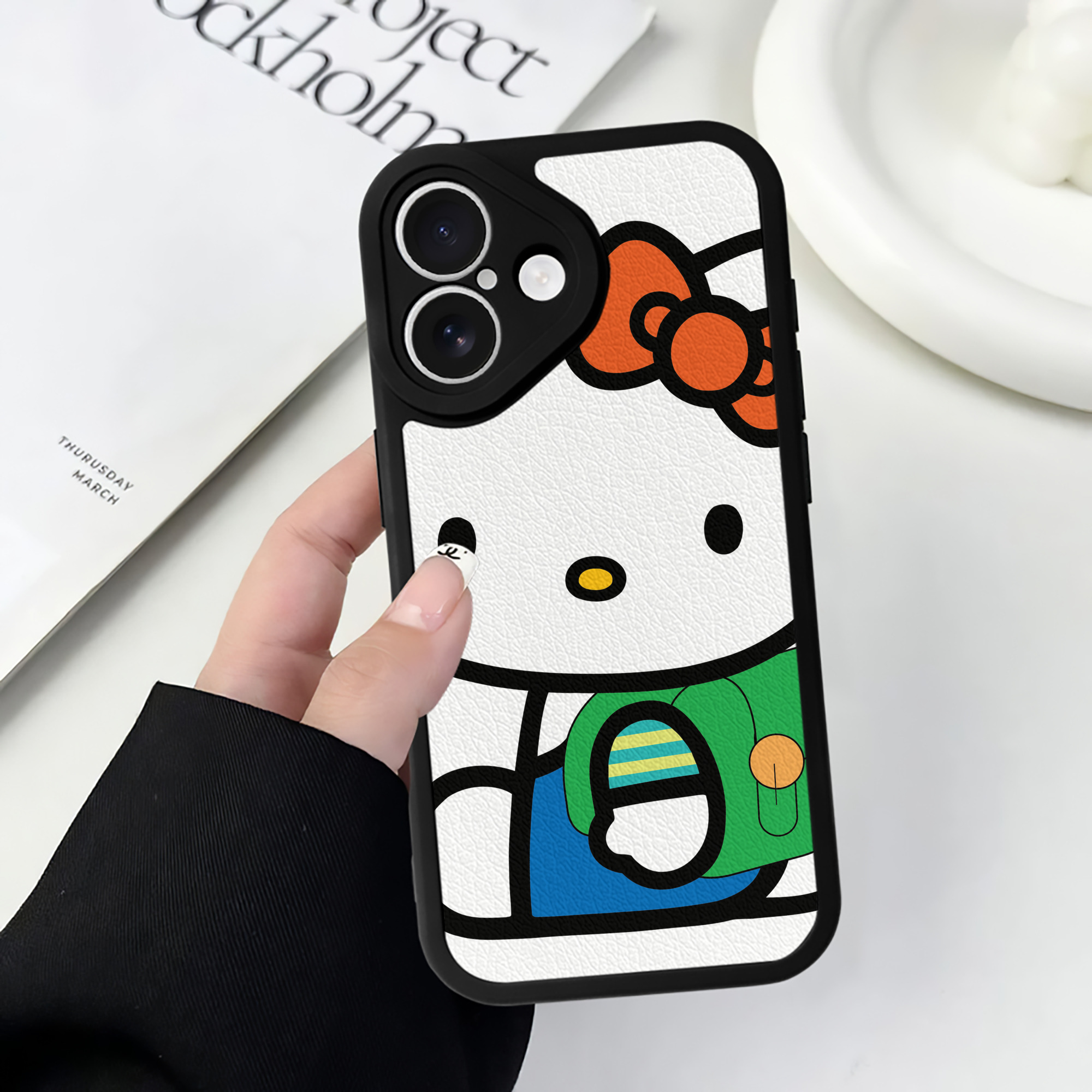 （画像用） Hello Kitty ハローキティ 【iPhone 16シリーズ対応】シリコンスマホケース（レザー調） 材質：シリコン
